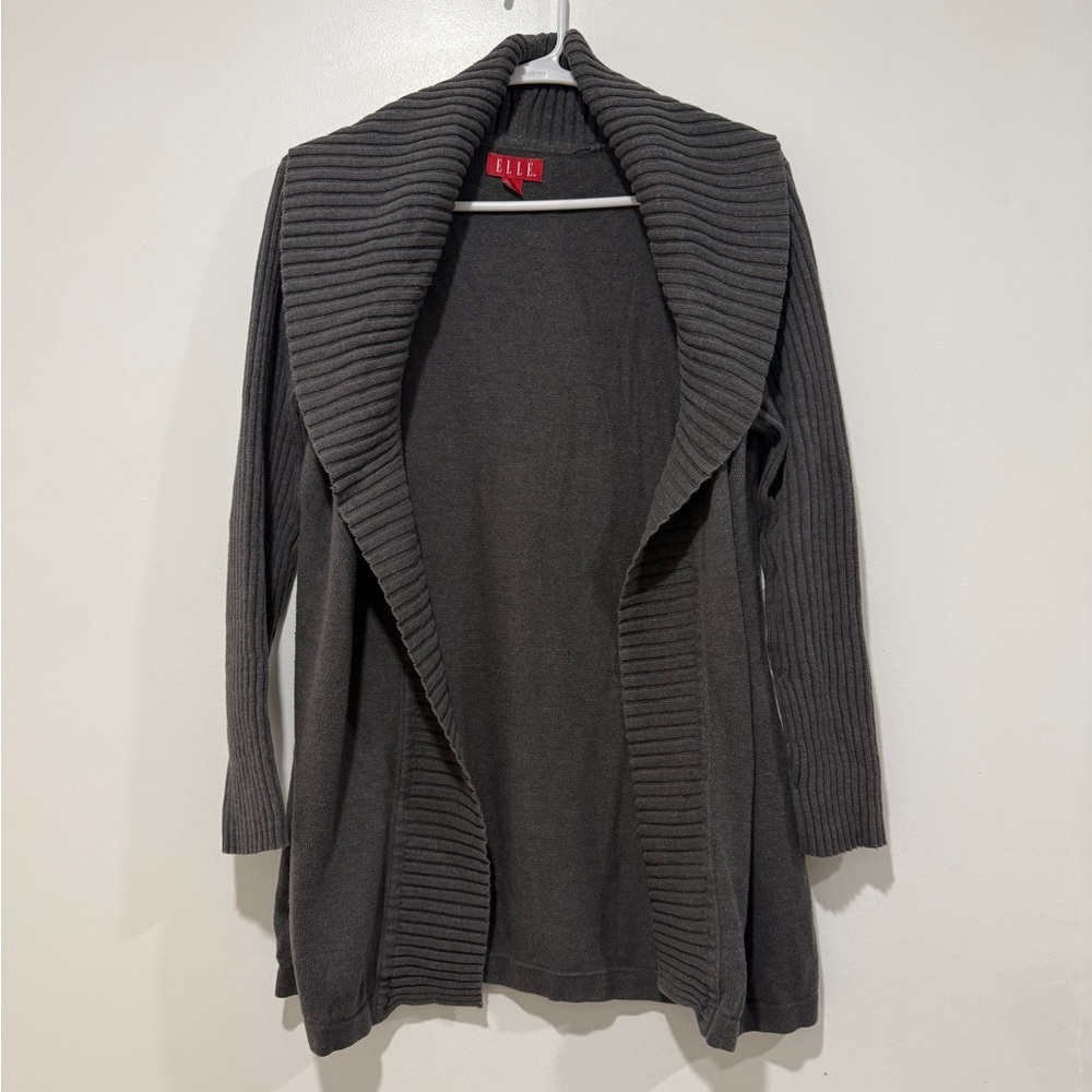 ELLE  gray Women’s ribbed knit cardigan. Size Small‎